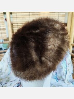 Vintage Marshall Field's Brown Fur Beret Hat Excellent Condition Hair Combs